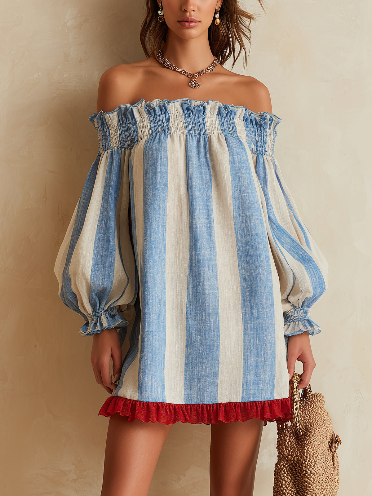 Blå och vit randig miniklänning med off shoulder-ringning