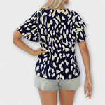 Evelyn - Ledig blus med rund halsringning – bild 2