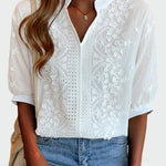 Blus med spetsdetaljer