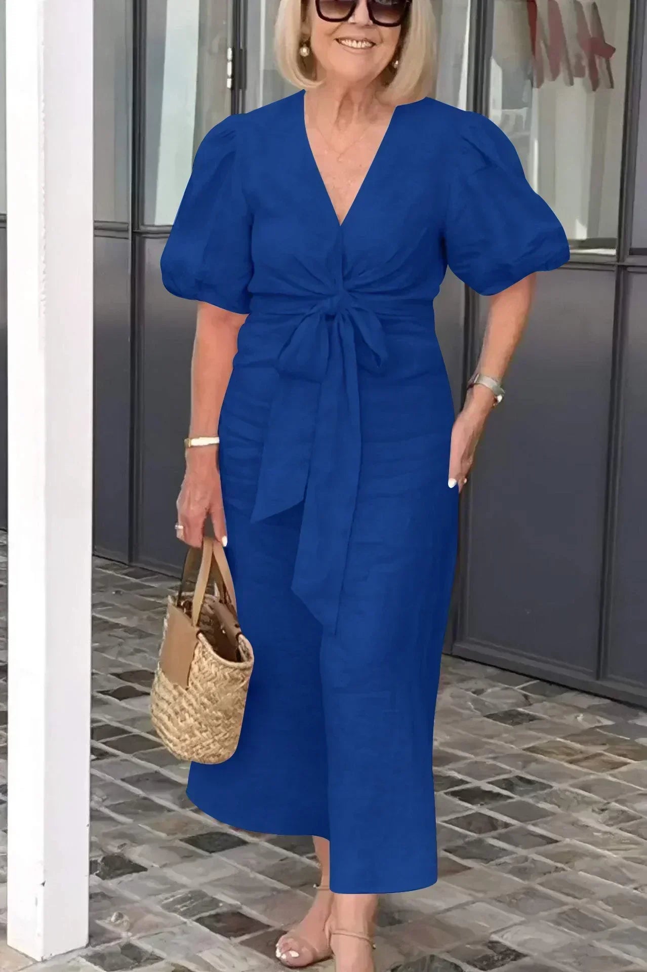 LYNORA | Elegant midiklänning med V-ringning – bild 7