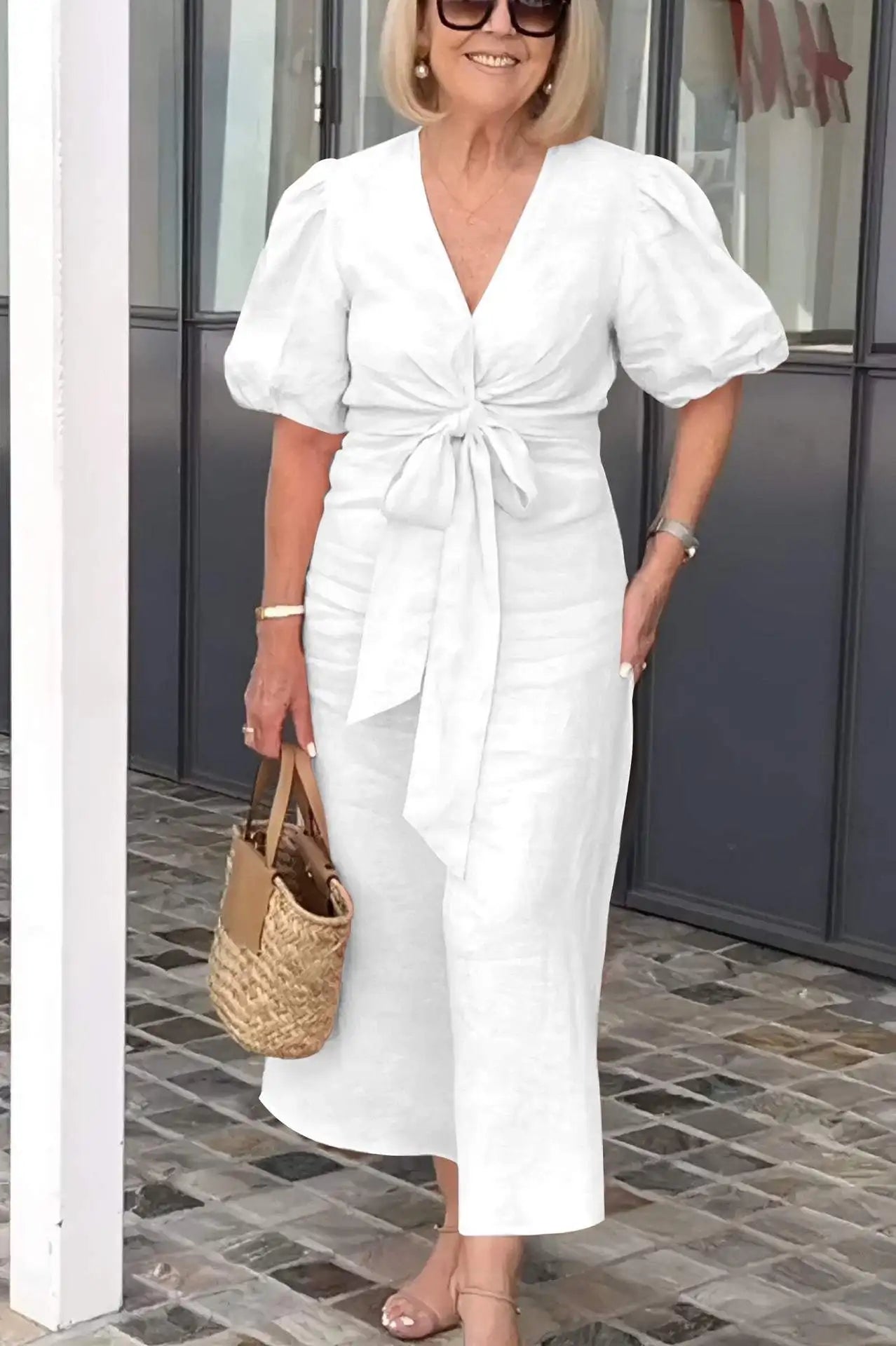 LYNORA | Elegant midiklänning med V-ringning – bild 3