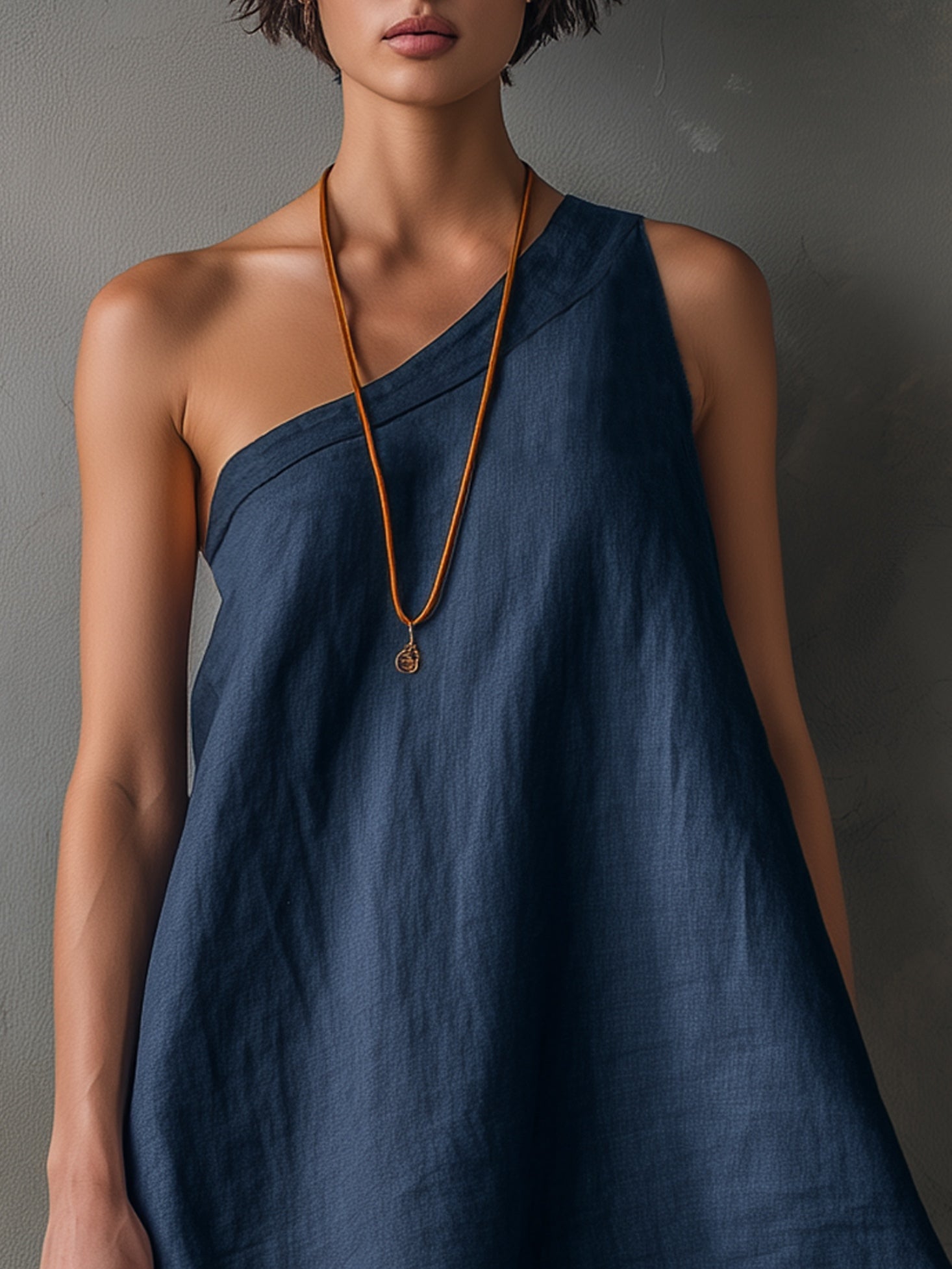 One shoulder-miniklänning, marinblå – bild 5