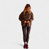Rosa - Modern leopardmönstrad kappa